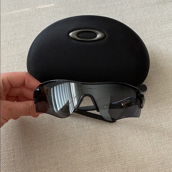 Oakley Other - EUC Oakley Radarlock Sport Sunglasses